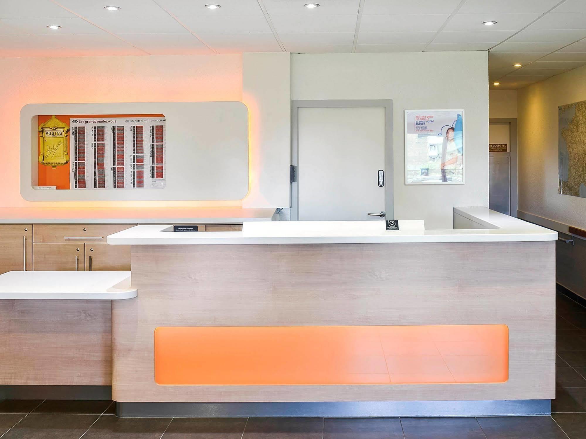 Hotel Ibis Budget Lyon Sud Saint-Fons A7 Exterior photo